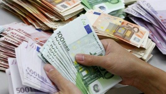 Shqiptaret rriten kursimet ne pandemi: Depozitat ne nivele rekord ne 2020